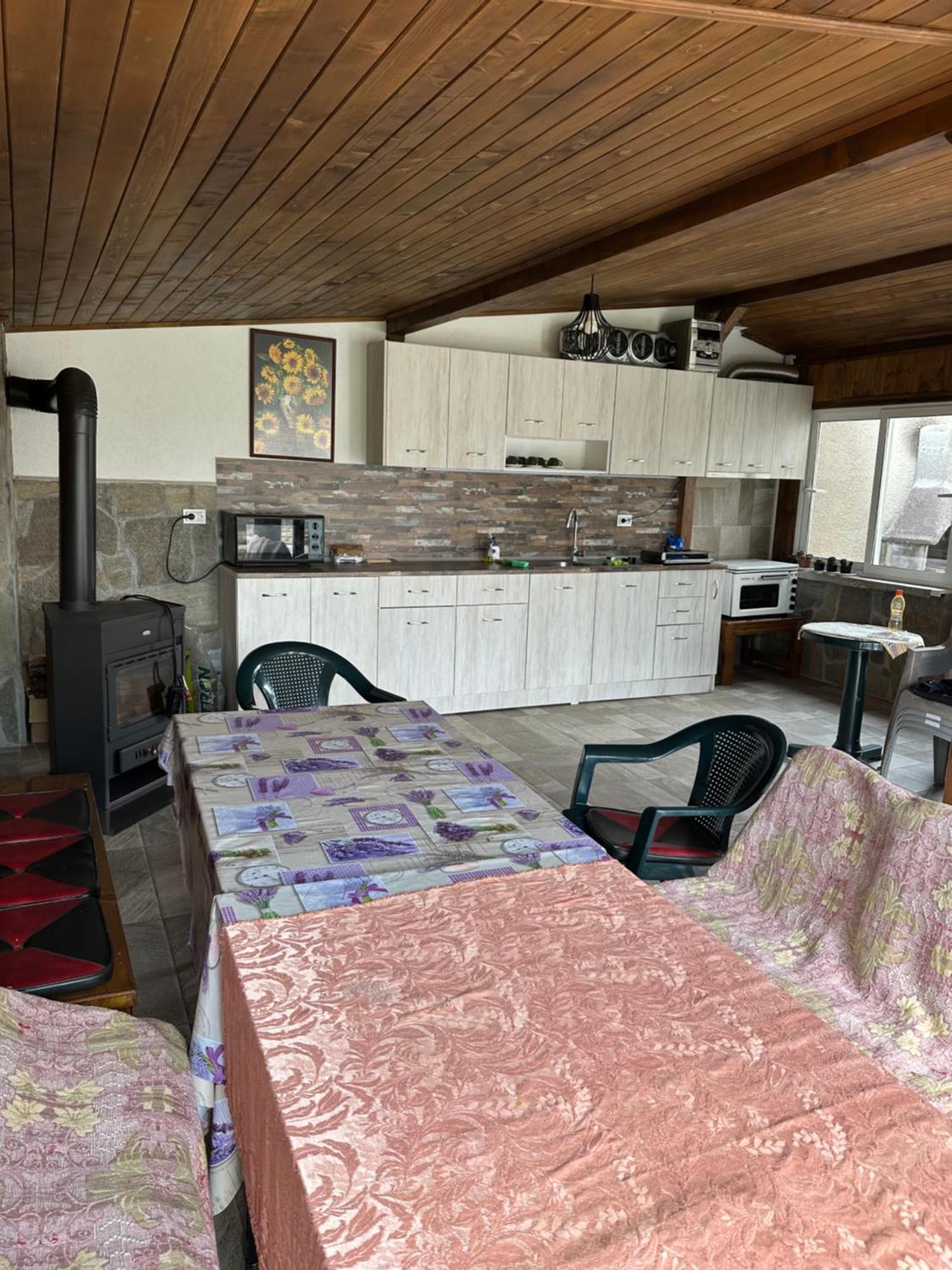 Velkovski Guest House Hisarya Esterno foto