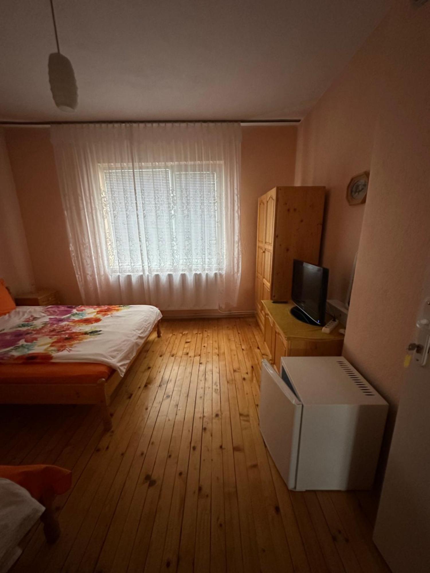 Velkovski Guest House Hisarya Esterno foto